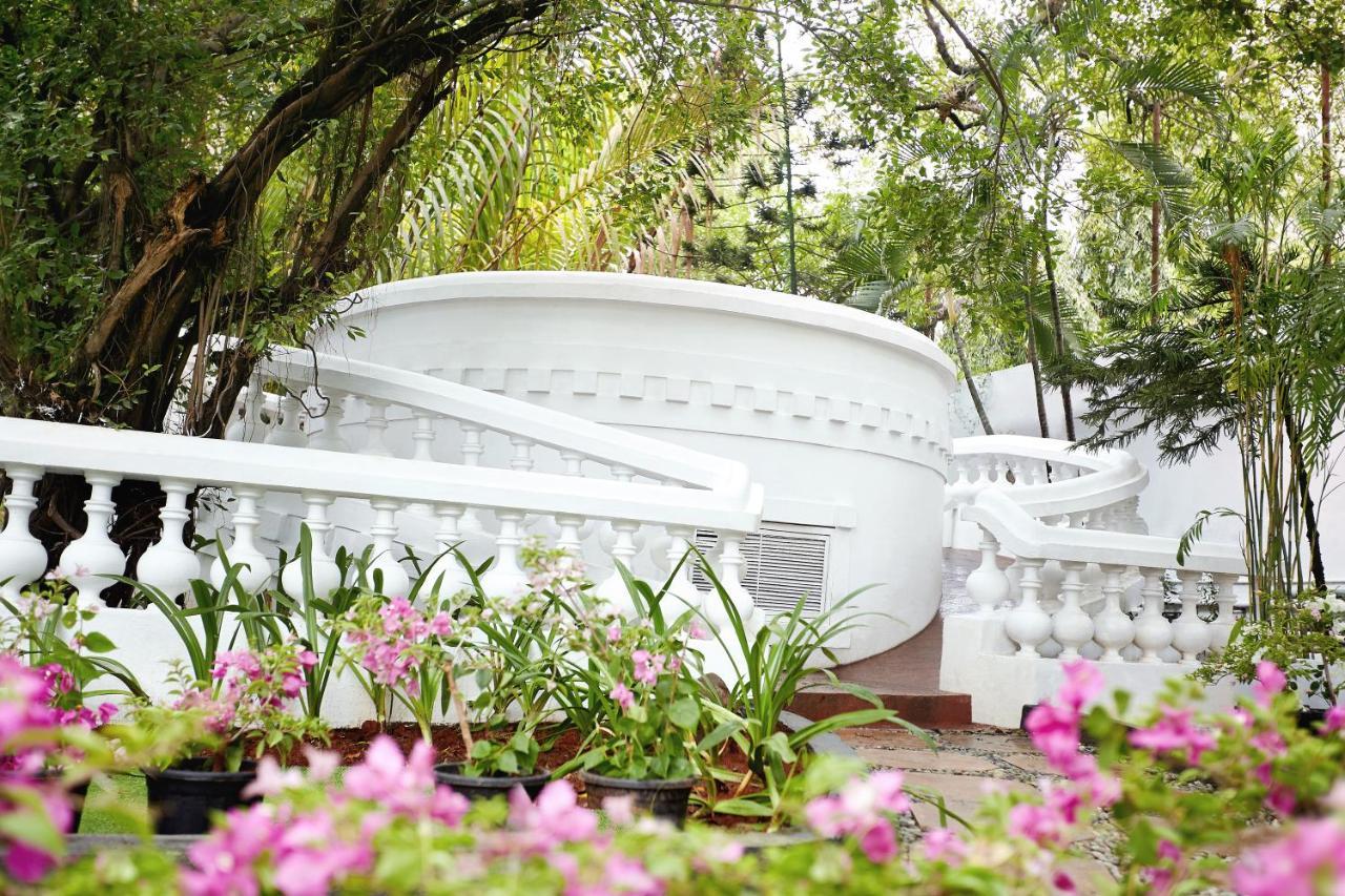 Taj Connemara, Chennai Hotel Exterior photo